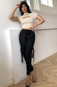 Kadın Ekru Göğüs Dekolteli Yarım Kollu Cut Out Crop Top Bluz - 3