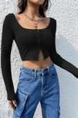 Kadın Siyah Uzun Kollu Agraflı Göğüs ve Göbek Dekolteli Crop Top Bluz - 6
