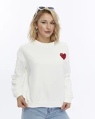 Kadife Kalp Desenli Ekru Yumuşak Dokulu Regular Fit Bisiklet Yaka Kadın Sweatshirt - 1