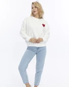 Kadife Kalp Desenli Ekru Yumuşak Dokulu Regular Fit Bisiklet Yaka Kadın Sweatshirt - 2