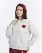 Kadife Kalp Desenli Gri Melanj Yumuşak Dokulu Regular Fit Bisiklet Yaka Kadın Sweatshirt - 1
