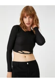 Koton Crop Tişört Uzun Kollu Metal Aksesuarlı Pencere Detaylı - 1