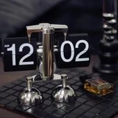 Valkyrie Retro Metanik Yaprak Saat Ev Ofis Masa Saati Paslanmaz Çelik Çift Bacak Siyah - 3