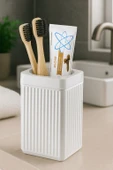 Lines Serisi Beyaz Banyo Seti, 5 Parça Akrilik Kare 5 Litre Çöp Kovası, Sabunluk, Fırçalık Takımı - 4