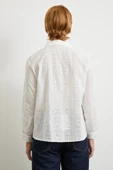 Fisto İşlemeli Gömlek Beyaz thumbnail 6