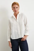 Fisto İşlemeli Gömlek Beyaz thumbnail 3