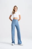 Kadın Boru Paça Tayt Nervürlü Denim Görünümlü Mavi Slim Fit, Günlük Konfor ve Şıklık - 1