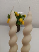 qosrix 2'li Krem Italyan Burgulu Şamdan Soya Mumu Doğal Kokulu Uzun Çubuk Konik Burgu Spiral Mum Dekoratif thumbnail 2