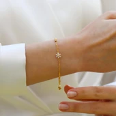 Çiçek Taşlı Gümüş Trend Bileklik thumbnail 3