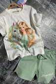 Kız Çocuk Üzeri Digital Bebek ve At Baskılı Penye T-Shirt Yeşil Şortlu Takım thumbnail 1
