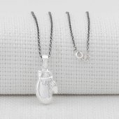 Boks Eldiveni Tasarımlı 925 Ayar Gümüş Kadın Kolye thumbnail 1