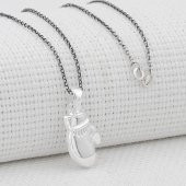 Boks Eldiveni Tasarımlı 925 Ayar Gümüş Kadın Kolye thumbnail 3