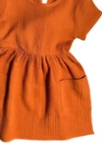 Kız Çocuk Çift Cepli Salaş Kesim Kolsuz Kiremit Müslin Elbise thumbnail 6