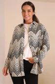 Zigzag Desenli Siyah Kadın Gömlek 32893-2K3 - 3