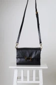 METAL DETAYLI SİYAH KADIN KOL ÇANTASI 2256-2K5 thumbnail 1