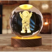 Dekoratif Astronot Tasarımlı Ahşap Altlıklı Işıklı Cam Küre Cam:6cm Ahşap:2cm - 1