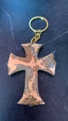 Kahverengi Gold Renkli Haç ve Kılıç Şekil Gold Aksesuarlı Anahtarlık El Yapımı Epoksi Hediyelik MDL3 thumbnail 2