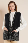 Kadın Siyah Desenli Triko Yelek thumbnail 1
