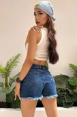 Kadın Beli Lastikli Etek Ucu Püsküllü Yırtık Detaylı Denim Mini Şort - 5