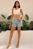 Kadın Duble Paça Yırtmaçlı İnci Taşlı Denim Mini Şort - 2