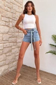 Kadın Likralı Fırfır Detaylı Kemerli Denim Mini Şort - 1