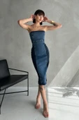 Çift Renkli Kısa Yırtmaçlı Diz Altı Denim Elbise - 2