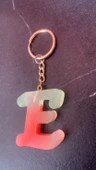 Rengarenk E Harf Şekilli Gold Aksesuarlı Anahtarlık Epoksi El Yapımı Hediyelik - 2