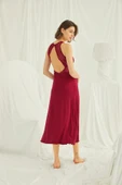 Göğüs ve Sırt Dekolteli Dantelli Yırtmaçlı Askılı Gecelik thumbnail 4