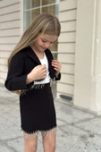 Kız Çocuk Blazer Ceketi ve Etek Ucu Saçaklı Croplu Siyah Etekli Takım thumbnail 2