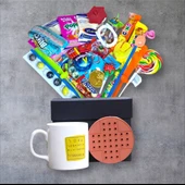 Geçmişin İzlerini Taşıyan İçerikli Siyah Hediye Kutusu ve Soru Sormayın Bilmiyorum Yazılı Kupa Bardak - 1