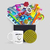 Retro Lezzetler ve Sürprizlerle Dolu Siyah Hediye Kutusu ve Benimle Sorunu Olan Ağlayarak Günlüğüne Yazabilir Yazılı Kupa Bardak - 1