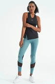 TOMMY LIFE Siyah Yırtmaç Detaylı O Yaka Sıfır Kollu Standart Kalıp Kadın Spor Atlet - 97256 - 1
