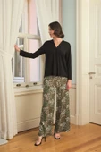 Çiçek Yaprak ve Etnik Desenli Uzun Kollu Pijama Takımı - 2