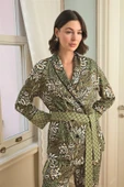 Çiçek Yaprak ve Etnik Desenli Pijama Takımı thumbnail 5