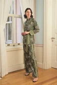 Çiçek Yaprak ve Etnik Desenli Pijama Takımı thumbnail 1