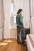 Çiçek ve Yaprak Desenli Dantelli Büyük Beden Pijama Takımı - 5