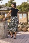 Çiçek ve Yaprak Desenli Etek Takımı thumbnail 6
