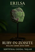 Sertifikalı Doğal Ham Ruby Yakutlu Zoisit Taşı Standlı Obje – Tutku, Dönüşüm ve Güç Taşı - 1