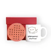 Zamana Direnen Hediyeler! Nostalji Temalı Kırmızı Hediye Kutusu ve Gülümsemeyi Unutma Baskılı Kupa Bardak - 3