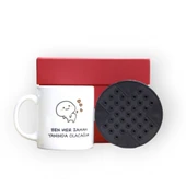 Geçmişin İzlerini Taşıyan İçerikli Kırmızı Hediye Kutusu ve Ben Her Zaman Yanında Olacağım Yazılı Kupa Bardak - 3