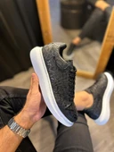 Yüksek Taban Harf Desenli Günlük Ayakkabı Siyah (Beyaz Taban) thumbnail 1