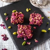 Antep Fıstıklı ve Gül Yapraklı Lokum - 500 gr paket - 1