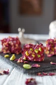 Antep Fıstıklı ve Gül Yapraklı Lokum - 500 gr paket - 3