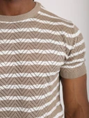 Erkek Bej Desenli Triko Tişört – Kısa Kollu, Slim Fit thumbnail 2