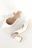 Verlik Beyaz Rugan Kısa Kalın Topuklu Stiletto Asimetrik Bantlı Kadın Ayakkabı thumbnail 8