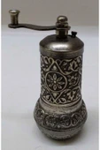 İstoç Türk Ürün Küçüktür Başlıkta Küçük El Kahve Değirmeni Yazıyor 12 Cm Metal Değirmen thumbnail 1
