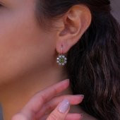 Elmas Tasarımlı Beyaz Yeşil Zirkon Taşlı Çengelli 925 Ayar Gümüş Çiçek Küpe thumbnail 2