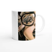 Retro Gözlükte Yansıyan Lowrider Araba Kupa Bardak thumbnail 2