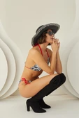 Siyah Beyaz Leaf Pattern Üçgen Bikini Takım thumbnail 2
