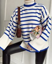 Kadın mavi çizgili boğazlı triko kazak - 1